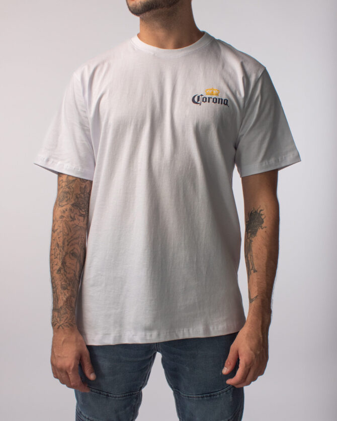 Camiseta Tradicional Branca "Rótulo" Corona [PACK 50 UNIDADES]